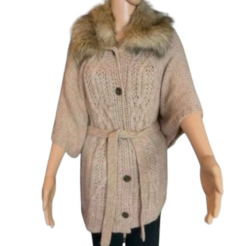 LOFT Ann Taylor Cable Knit Cardigan Sweater Small Faux
Fur Collar Poncho Cape
